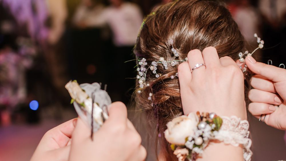 Billede til den relaterede nyhed Festlige håridéer til forårs- og sommersæsonen