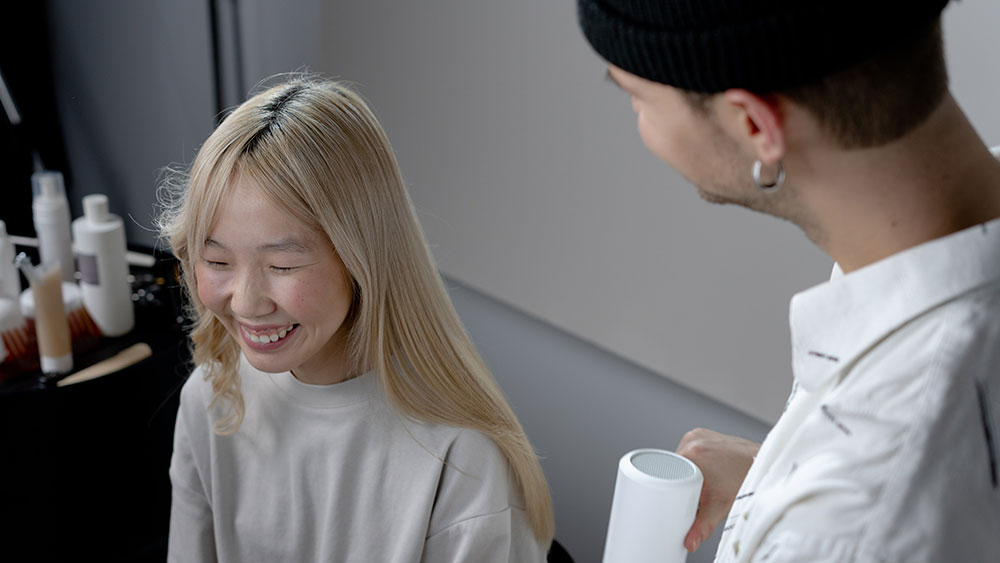 Billede til den relaterede nyhed Overenskomststigninger til frisører og kosmetikere fra den 1. marts 2024