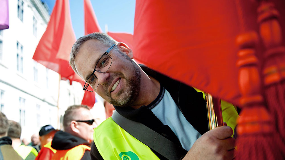Billede til den relaterede nyhed Socialrådgiver fra Serviceforbundet: “Jeg tror på, at alle mennesker har ret til at få en ordentlig fremtid”