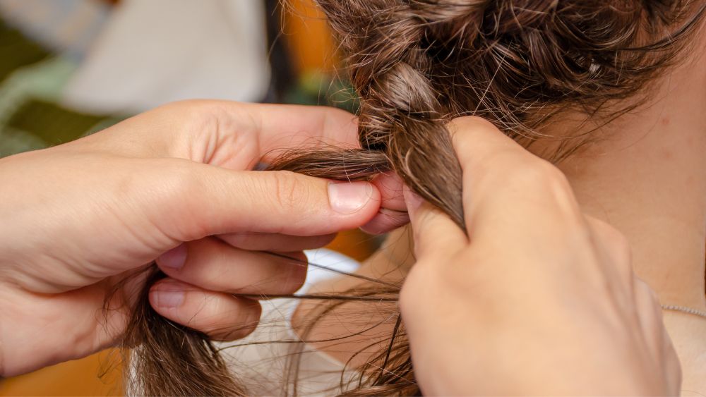 Billede til den relaterede nyhed Festlige, praktiske hårstylinger i sommervejret